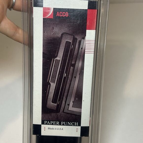 ACCO Heavy Duty 3-Hole Punch 10 Paper Capacity. 9/32” Holes Made In USA - Picture 2 of 3
